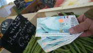 Les tickets repas pour faire ses courses le week-end, c'est pas loin d'être fini.