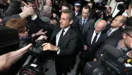Pendant ce temps, Sarkozy s’offre un bain de foule à Nice