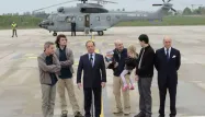 Les quatres ex-otages ont été accueillis dimanche matin par le président de la République à l'aéroport militaire de Villacoublay.