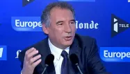 Bayrou plaide pour "un impôt universel"