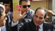 Abdel Fattah Al-Sissi en sortant de son vote