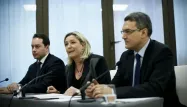 Aymeric Chauprade (premier plan) avec Marine Le Pen et Ludovic de Danne, conseiller aux Affaires européennes.