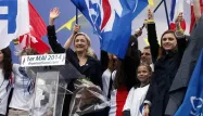 Défile du 1er-Mai : "ne me décevez pas, allez voter", lance Le Pen