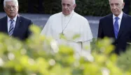 Au Vatican, Mahmoud Abbas et Shimon Peres prient pour la paix