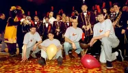 Les joueurs du CSP fêtent la victoire en Coupe Korac, en 2000.
