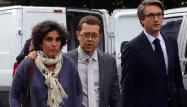 Nicolas Bonneamaison est arrivé, libre, avec sa compagne mercredi à l'audience.