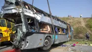 Un autocar polonais a heurté l'arrière d'un autocar ukrainien, brisé la barrière centrale de sécurité et percuté un minibus polonais circulant en sens inverse.