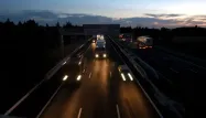 De jour comme de nuit, les autoroutes voient toutes sortes de mauvais comportements.
