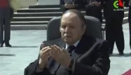 Abdelaziz Bouteflika a fait sa première apparition depuis qu'il a prêté serment pour un quatrième mandat à la présidence de l'Algérie.