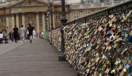 Ponts de Paris : des selfies à la place des "cadenas d'amour"
