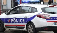 Selon Nice-Matin, l'homme interpellé aurait avoué en garde à vue s'être livré à des attouchements et exhibitions sexuelles sur une trentaine de fillettes dans la région.