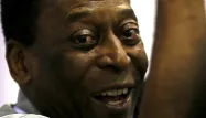 Pelé a quitté les soins intensifs