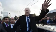 Présidentielle en Tunisie : les deux candidats crient victoire