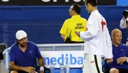 Djokovic joue au docteur avec Leconte