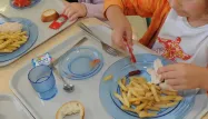 Léa, 5 ans, exclue de la cantine