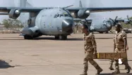 Des soldats français sont stationnés à Bamako, la capitale.