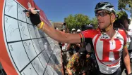 Armstrong déchu d'un diplôme