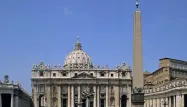 Le Vatican a dénoncé des "pressions inacceptables" sur les cardinaux appelés à élire le prochain pape.