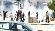 La police tunisienne a lancé des gaz lacrymogènes à Kairouan.