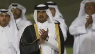 L'émir du Qatar abdique en faveur de son fils