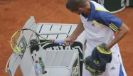 VIDÉO - Youzhny explose sa raquette
