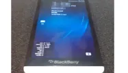 Cet prototype d'A10, au format 5 pouces comme le Samsung Galaxy S4, ressemble à s'y méprendre au BlackBerry Z10.