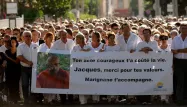 Quelque 2.000 personnes ont défilé dans le silence le plus complet lundi dans le centre de Marignane.