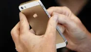 Apple a offert un petit plus aux afficionados chinois : un Iphone 5s (haut de gamme) doré.