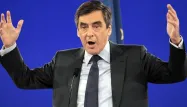 Fillon renvoie encore dos à dos FN et PS