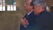 Les présidents allemand Joachim Gauck et français François Hollande, se sont reccueillis main dans la main mercredi dans l'église à Oradour-sur-Glane.
