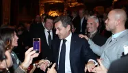 Sarkozy en campagne sur le "Carla Tour"