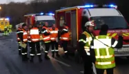 Une centaine de pompiers est intervenue sur les lieux de l'accident.