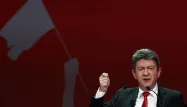 Mélenchon refuse une "capitulation sans condition" face à Hollande
