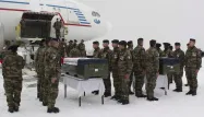 les corps des quatres militiaires français tués en Afghanistan ont été rapatriés dimanche 22 janvier.