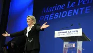 Marine Le Pen, probablement canidate aux législatives à Hénin-Beaumont, espère 15 députés frontistes pour constituer un groupe parlementaire.