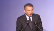 Bayrou plaît aux bébés