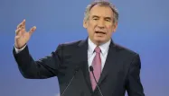 La chute de François Bayrou sous le seuil symbolique des 10% d'intentions de vote au premier tour s'explique selon les analystes, par la "bipolarisation" du scrutin.