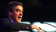 François Fillon a "lancé" vendredi soir à Paris la bataille "pour gagner les élections législatives".