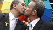François Hollande a promis de soumettre une proposition de loi sur le mariage homosexuel au Parlement.