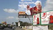 Un poster géant souhaitant la bienvenue au pape au Liban.