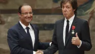 Paul McCartney a été décoré samedi en début d'après-midi de la légion d'honneur par François Hollande.