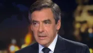 François Fillon attaque avec force le gouvernement.