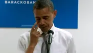 Obama essuie une larme devant ses militants