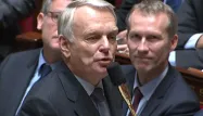 Ayrault moque les divisions de l'UMP