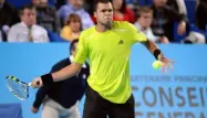 Tsonga passe en force