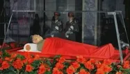 La dépouille de Kim Jong-Il ext exposée au mausolée Kumusan à Pyongyang.