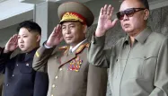La communauté internationale attend de voir comment Kim Jung-Un va gérer la succession de son père.