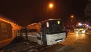 Un car scolaire percuté par un TER