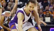 Les Suns souverains sur leur parquet