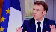 Emmanuel Macron veut une "contribution exceptionnelle" des entreprises qui rachètent leurs propres actions.